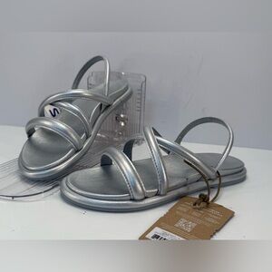 NWT Olukai Tiare Silver slingback Sandals women’s size 5